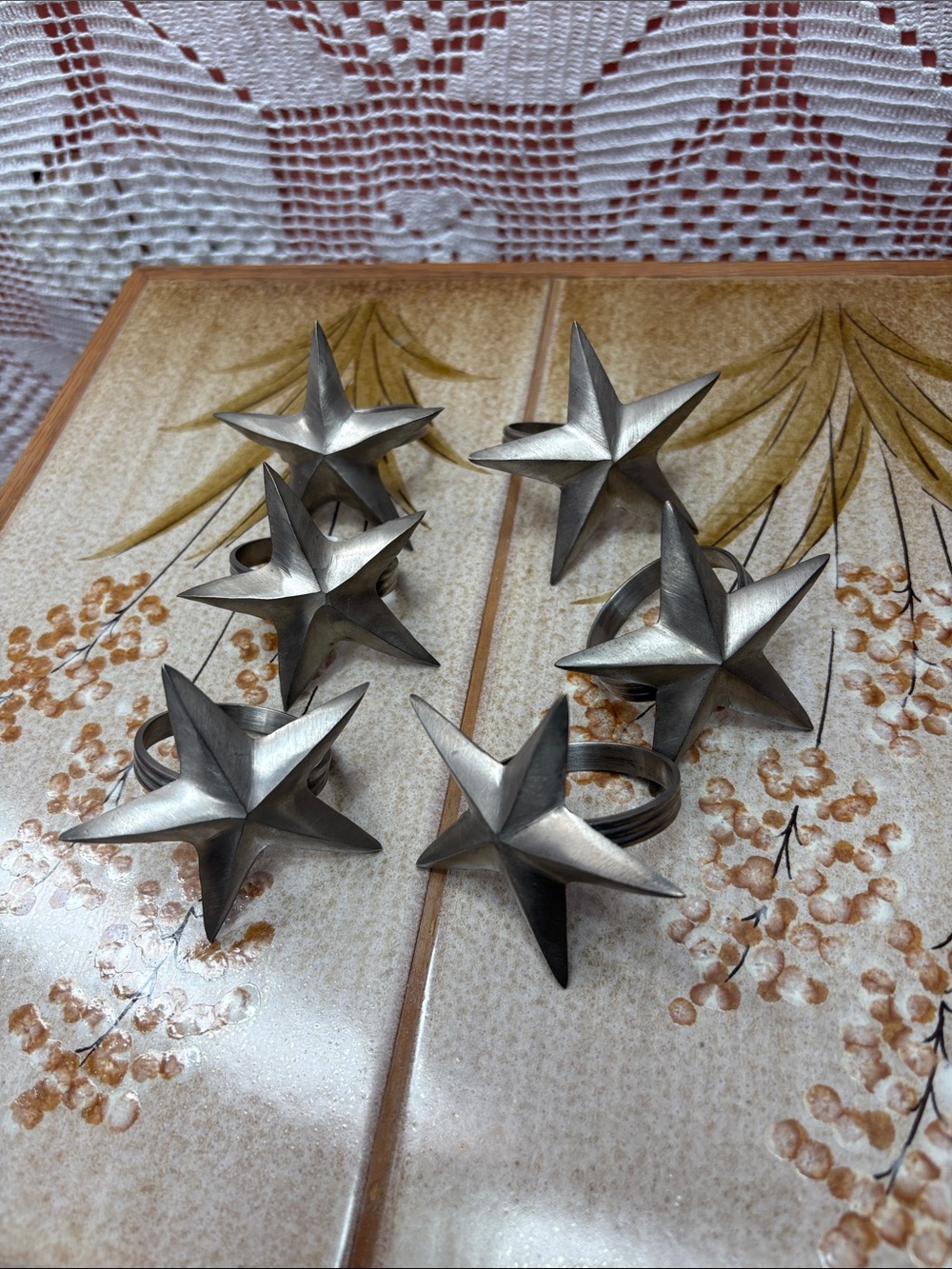 Fun set of 6 dimensional star napkin rings